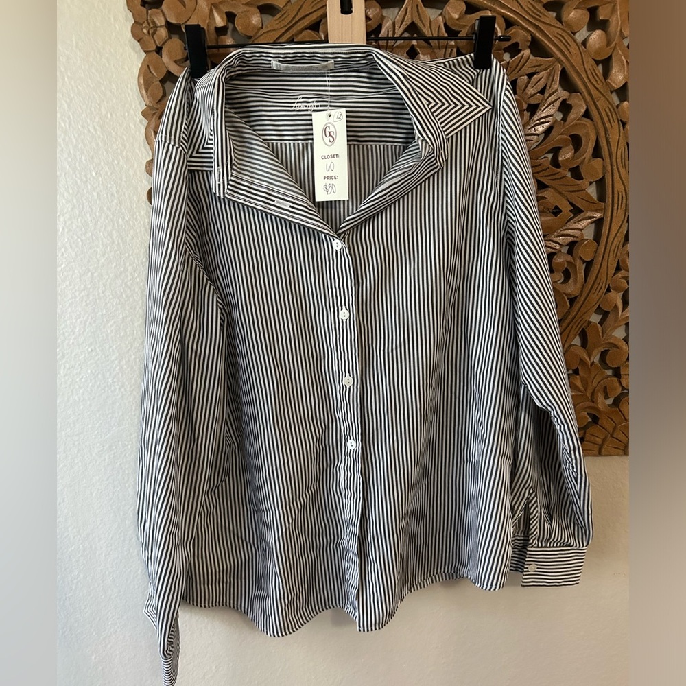 Foxcroft brand women's button-up shirt.